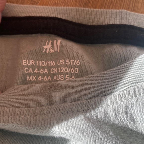 H&M Bundle of Boys Tees (4) - Picture 3 of 15